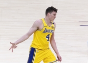 开云体育在线-替补球员表现出色，成为比赛关键