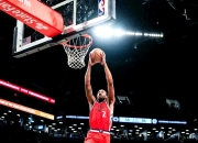 开云体育在线-76人碾压篮网，伦纳德打破历史纪录