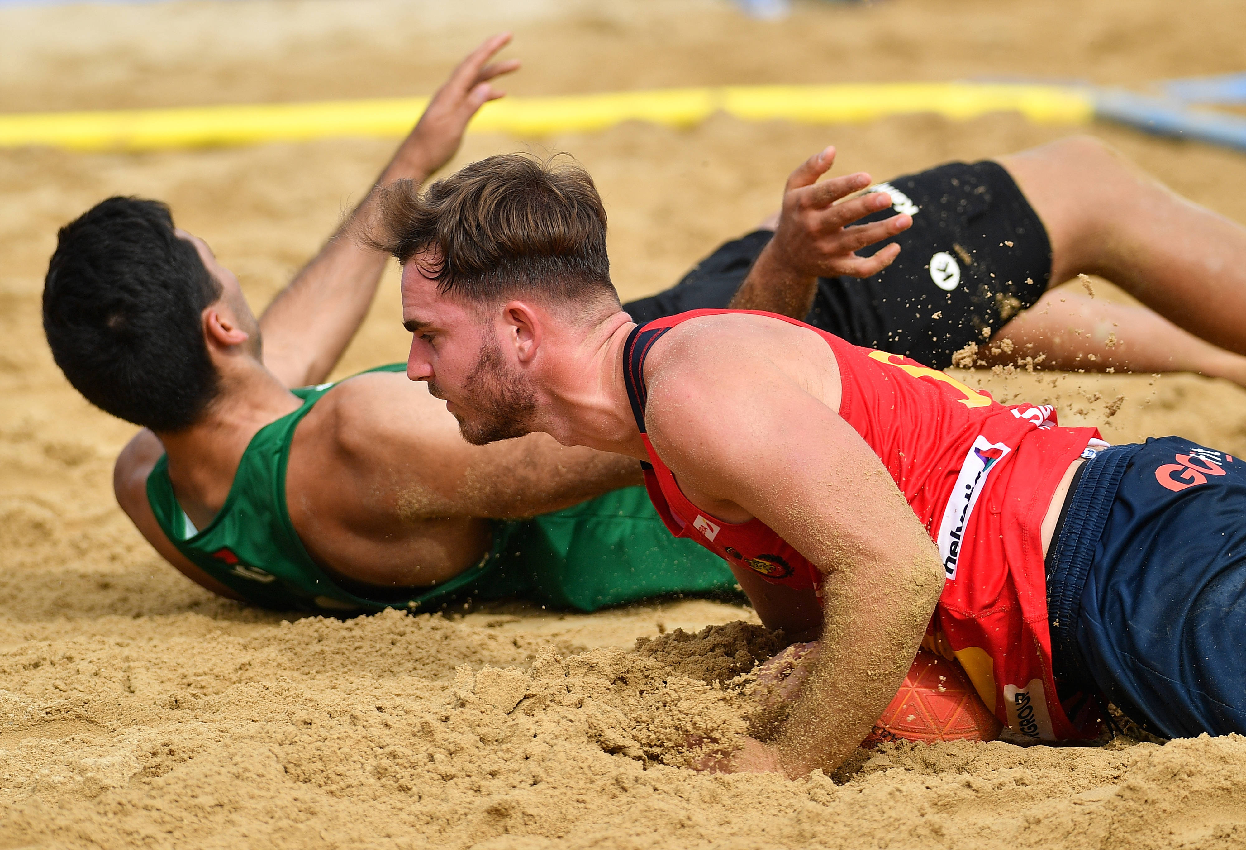 葡萄牙游泳选手击败对手获得银牌