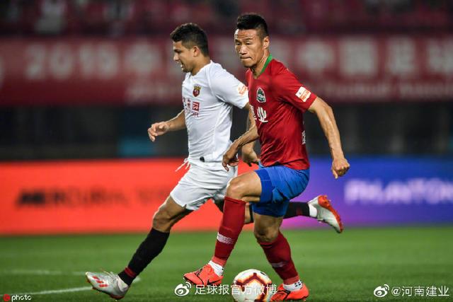 上港队客场战胜建业，继续稳居积分榜第一的简单介绍