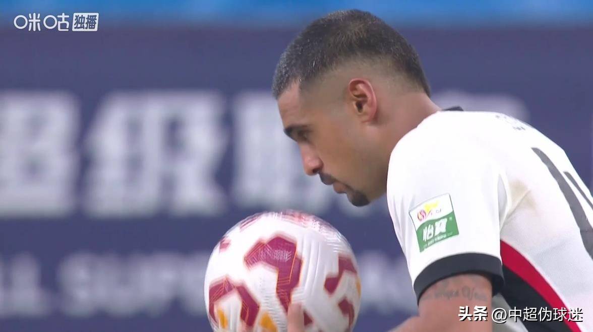 上港队客场战胜建业，继续稳居积分榜第一的简单介绍