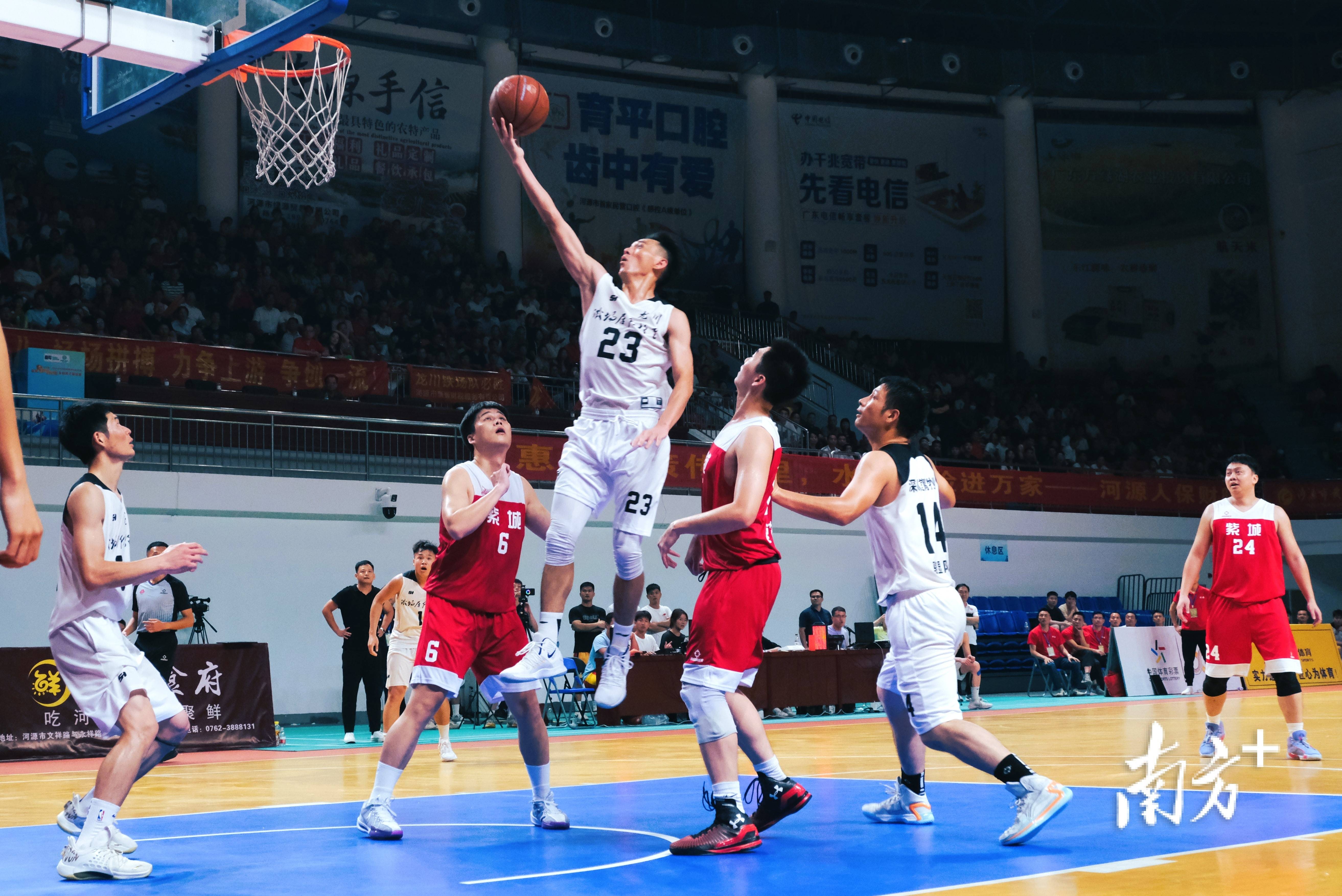 关于篮球职业聚焦赛事精彩瞬间，球员实力强劲的信息