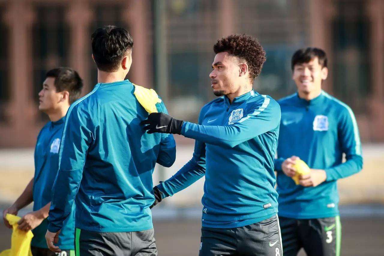 战火弥漫,球队力争晋级赛季末 战火弥漫,球队力争晋级赛季末