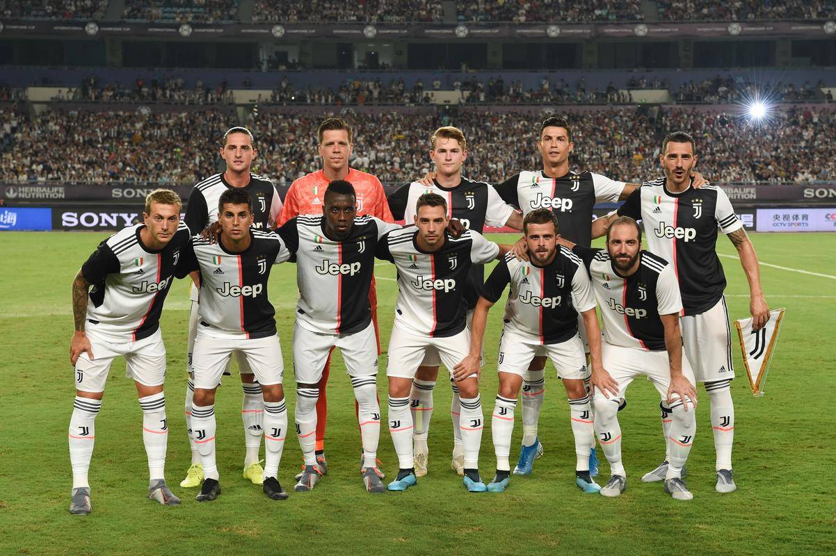 包含尤文图斯客场逆转，晋级下一轮欧冠赛事的词条