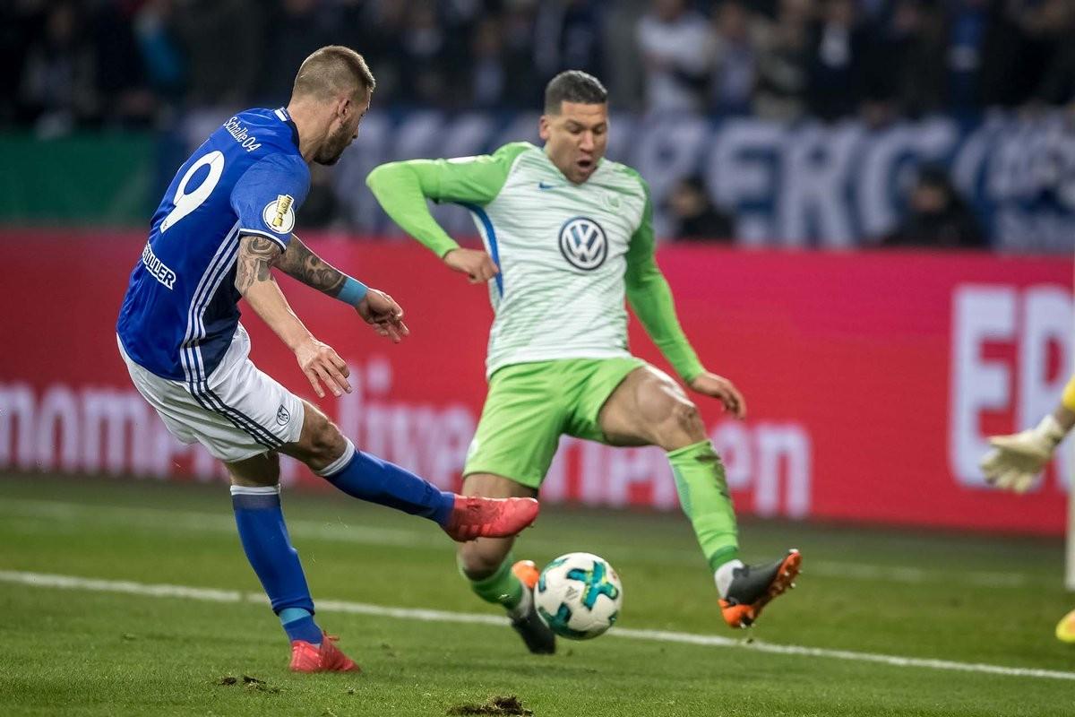 包含沙尔克大将精妙过人，带队逆转反击梦想冠军的词条