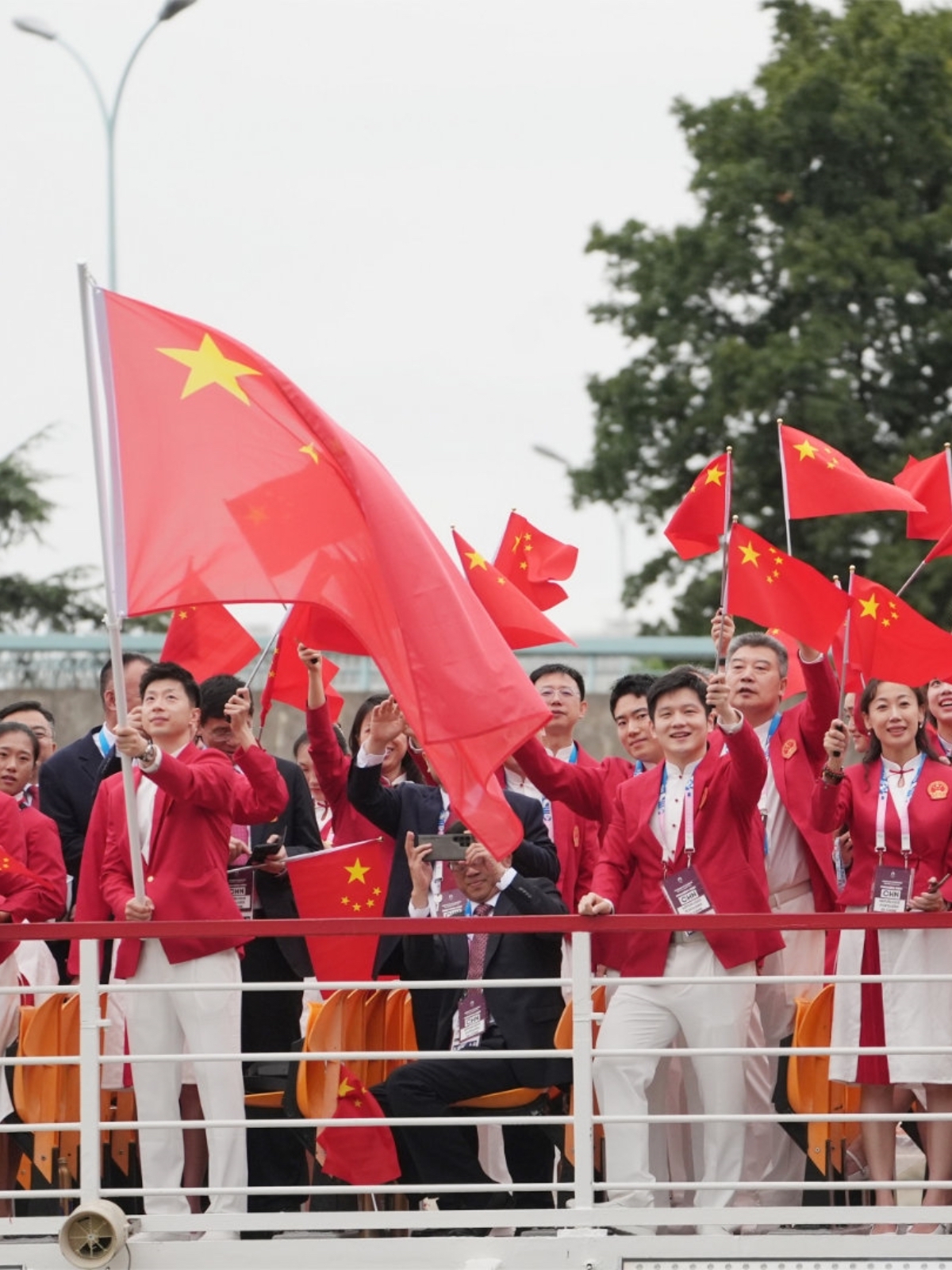 关于全运会开幕式盛大举行，运动员们共庆盛会的信息