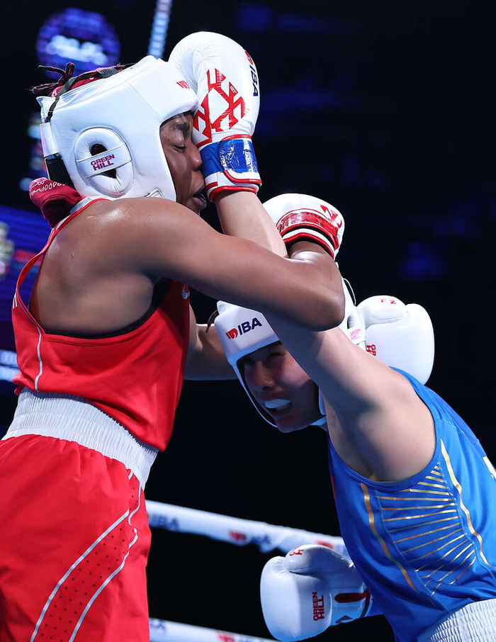 女子拳击比赛：中国选手力挫对手，晋级