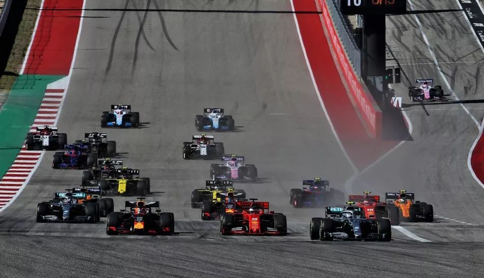 关于威廉姆斯险胜哈斯车队，汉密尔顿带队取胜的信息