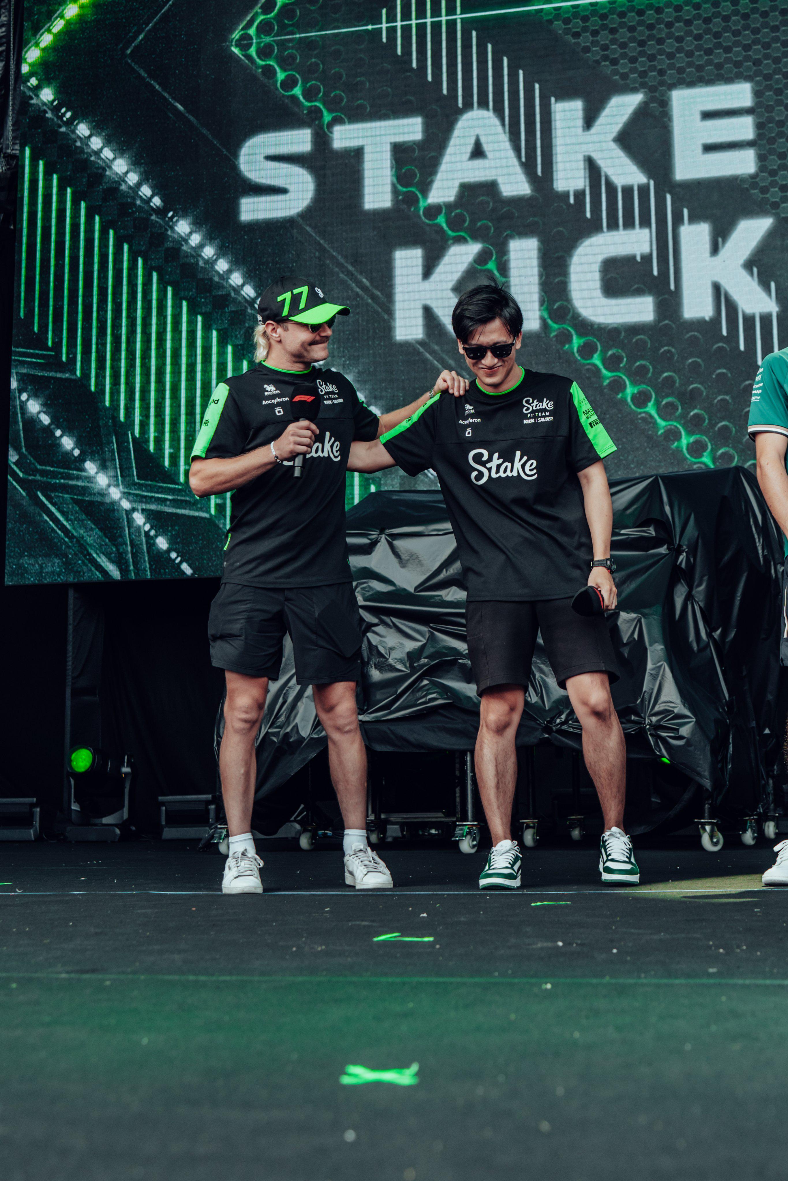 包含阿斯顿马丁绝杀索伯车队，周冠宇统治全场的词条