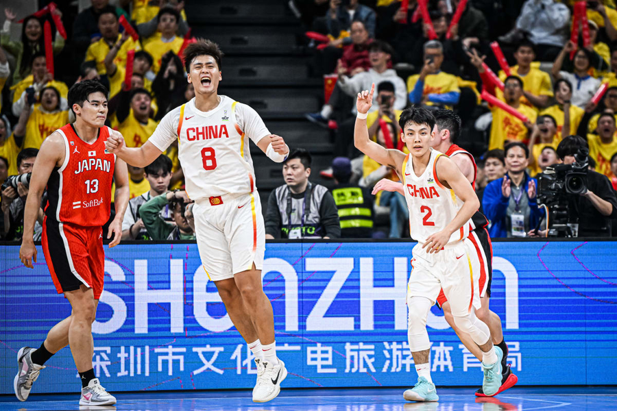 中国队完胜日本队，黄鸭组合扛起全队