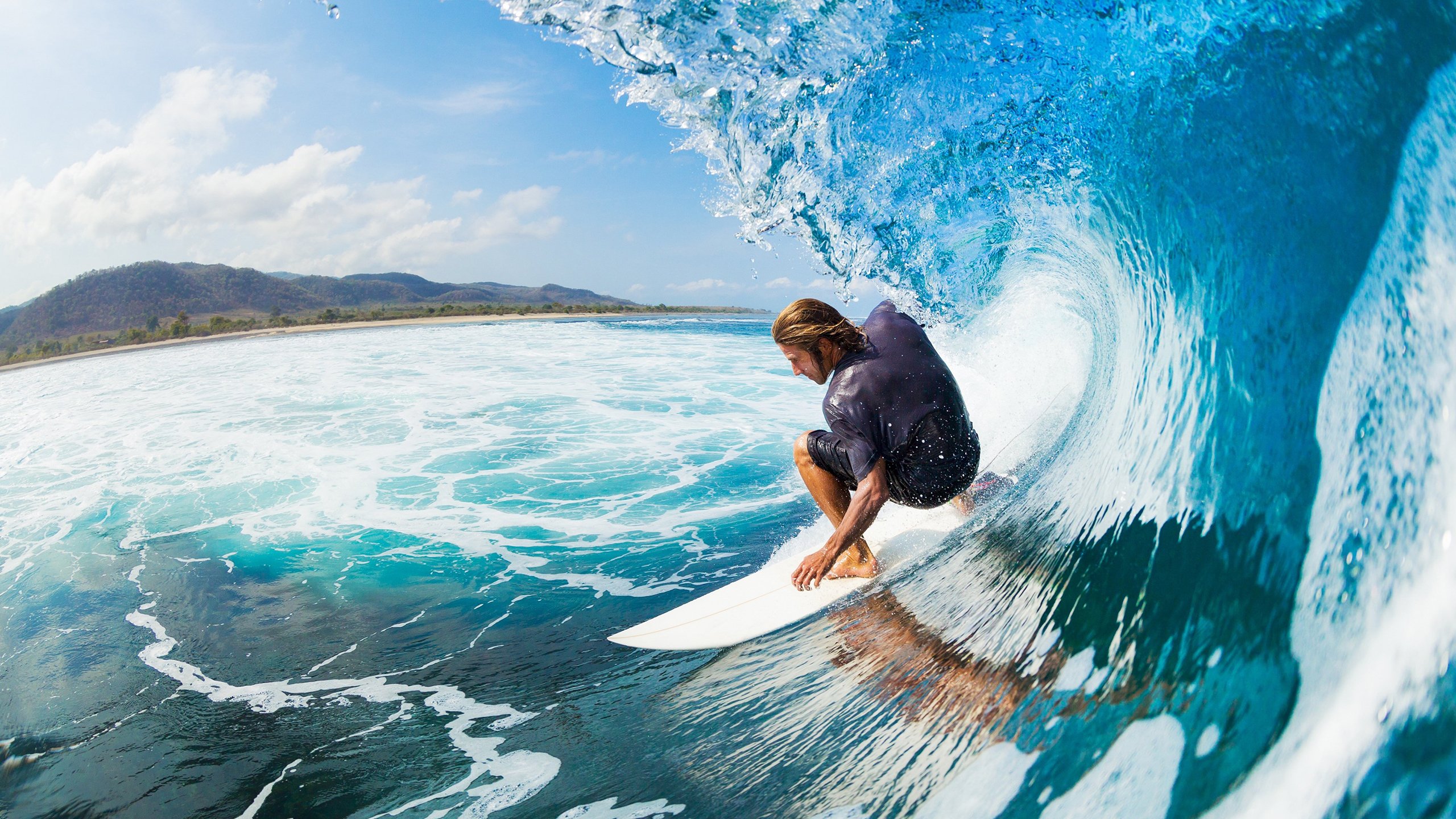 极速与热血，F1新赛季揭幕战与喀麦隆生死战的双重奏