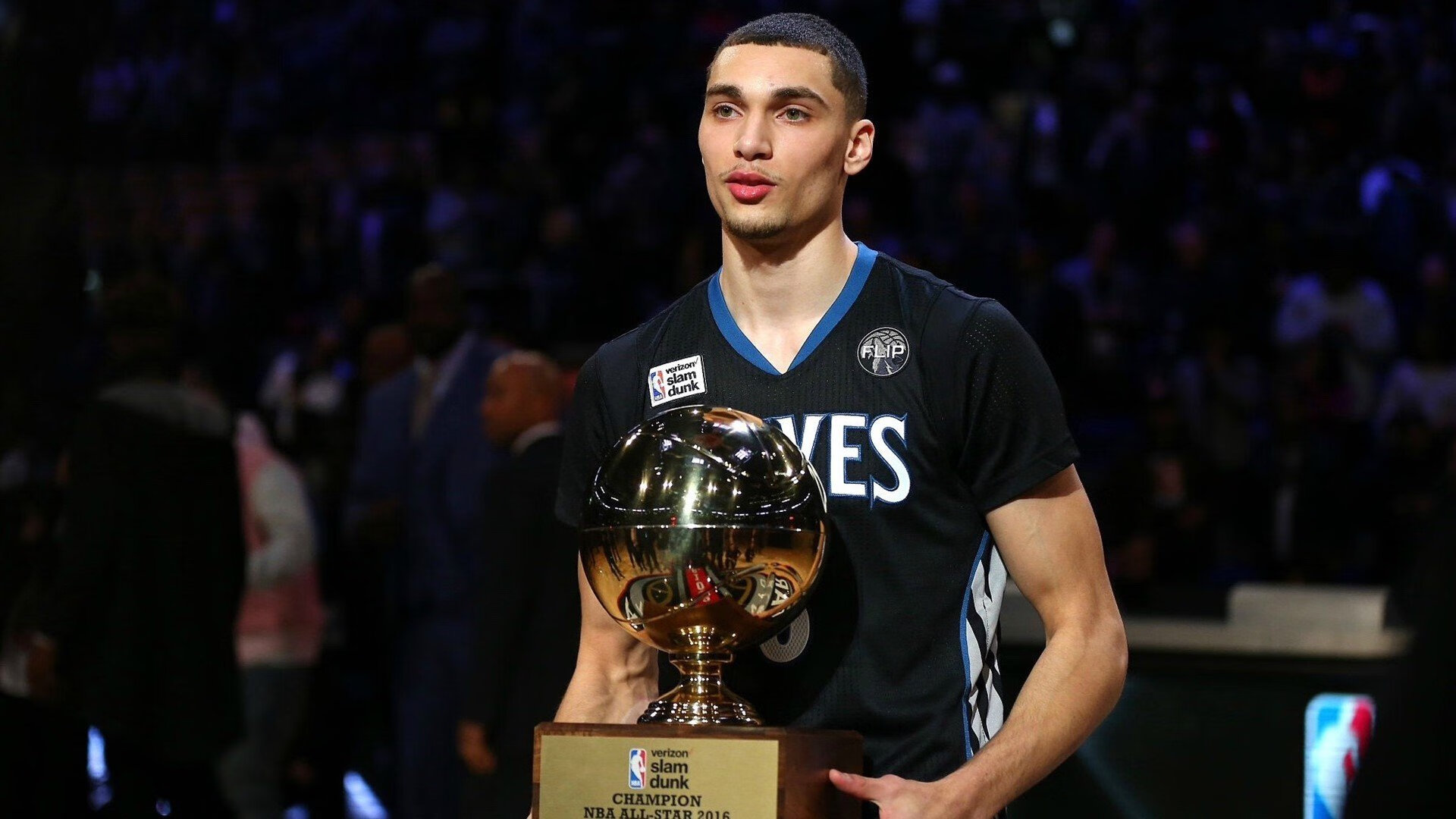 大场面先生乔治发威,湖人铁蹄踏平浙江队展王者风范