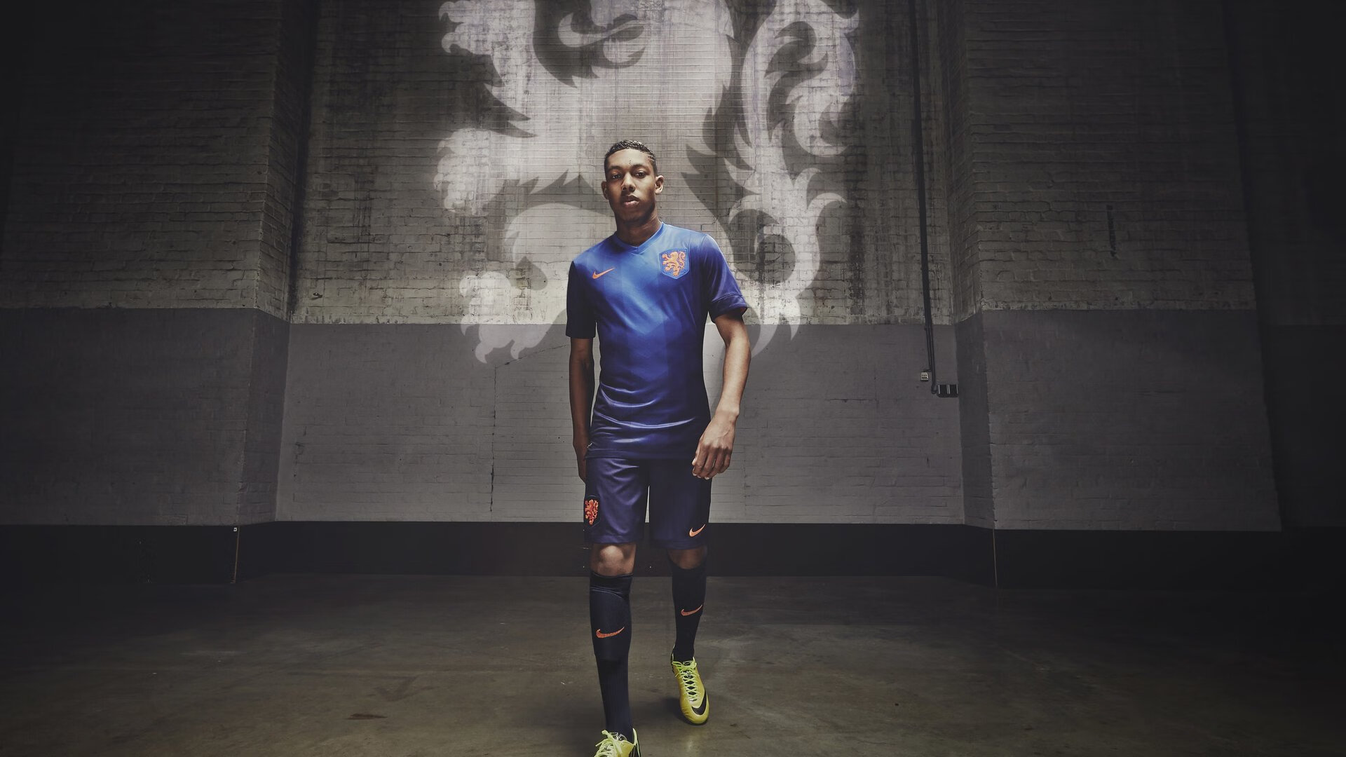 跨越时空的篮球对决，尼克斯险胜山东队，易建联带队书写传奇