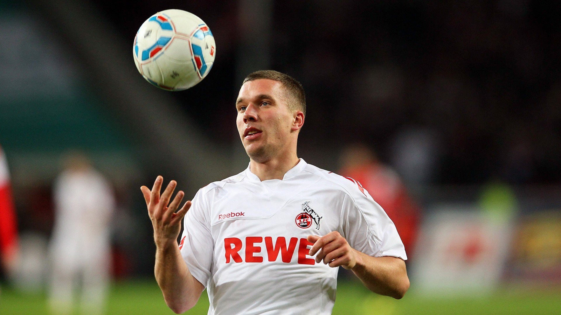 赛道上的双重奏鸣，阿斯顿马丁的战术完胜与勒克莱尔的纪录之夜